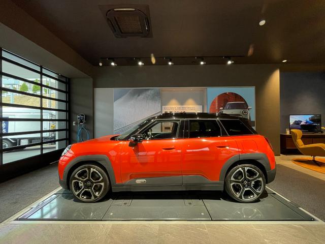 ＭＩＮＩ エースマンＳＥ　フェイバリット・トリム　認定中古車　２年保証　フェイバードトリム　ヘッドアップディスプレイ　１９インチＡＷ　Ｈａｒｍａｎ／Ｋａｒｄｏｎ　アクティブクルーズコントロール　全周囲カメラ　衝突軽減　車線逸脱　ステアリングヒーター（6枚目）