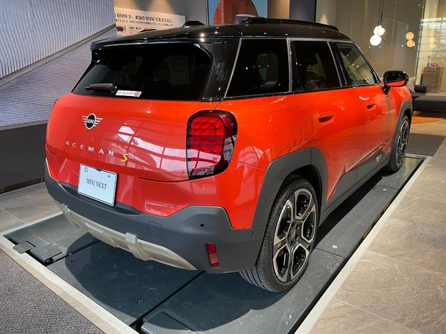 ＭＩＮＩ エースマンＳＥ　フェイバリット・トリム　認定中古車　２年保証　フェイバードトリム　ヘッドアップディスプレイ　１９インチＡＷ　Ｈａｒｍａｎ／Ｋａｒｄｏｎ　アクティブクルーズコントロール　全周囲カメラ　衝突軽減　車線逸脱　ステアリングヒーター（8枚目）