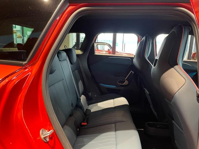 ＭＩＮＩ エースマンＳＥ　フェイバリット・トリム　認定中古車　２年保証　フェイバードトリム　ヘッドアップディスプレイ　１９インチＡＷ　Ｈａｒｍａｎ／Ｋａｒｄｏｎ　アクティブクルーズコントロール　全周囲カメラ　衝突軽減　車線逸脱　ステアリングヒーター（12枚目）