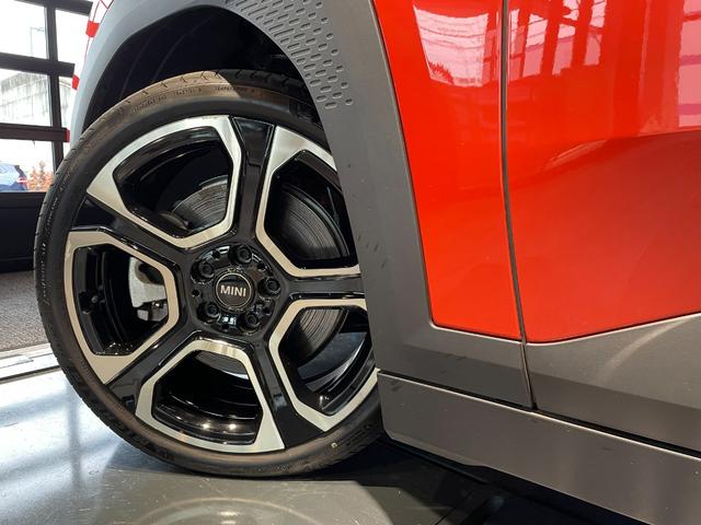 ＭＩＮＩ エースマンＳＥ　フェイバリット・トリム　認定中古車　２年保証　フェイバードトリム　ヘッドアップディスプレイ　１９インチＡＷ　Ｈａｒｍａｎ／Ｋａｒｄｏｎ　アクティブクルーズコントロール　全周囲カメラ　衝突軽減　車線逸脱　ステアリングヒーター（23枚目）