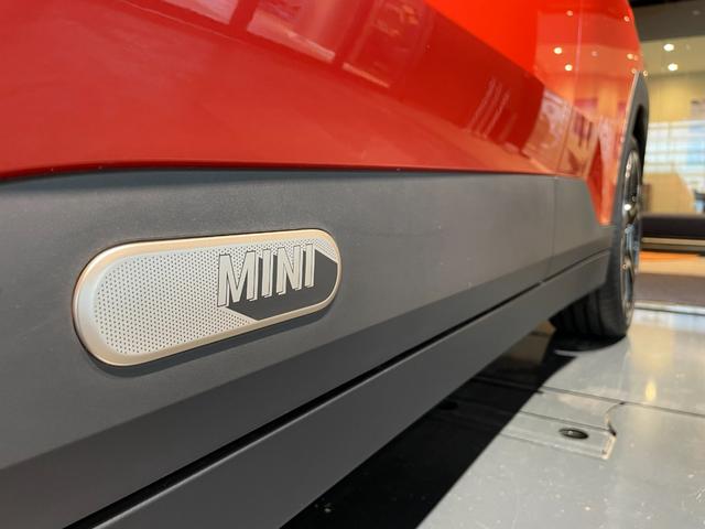 ＭＩＮＩ エースマンＳＥ　フェイバリット・トリム　認定中古車　２年保証　フェイバードトリム　ヘッドアップディスプレイ　１９インチＡＷ　Ｈａｒｍａｎ／Ｋａｒｄｏｎ　アクティブクルーズコントロール　全周囲カメラ　衝突軽減　車線逸脱　ステアリングヒーター（25枚目）