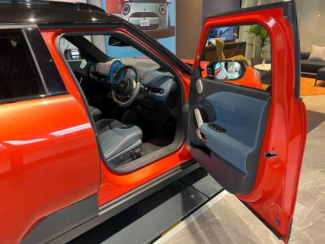 ＭＩＮＩ エースマンＳＥ　フェイバリット・トリム　認定中古車　２年保証　フェイバードトリム　ヘッドアップディスプレイ　１９インチＡＷ　Ｈａｒｍａｎ／Ｋａｒｄｏｎ　アクティブクルーズコントロール　全周囲カメラ　衝突軽減　車線逸脱　ステアリングヒーター（29枚目）