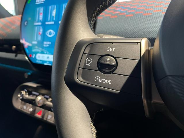 ＭＩＮＩ エースマンＳＥ　フェイバリット・トリム　認定中古車　２年保証　フェイバードトリム　ヘッドアップディスプレイ　１９インチＡＷ　Ｈａｒｍａｎ／Ｋａｒｄｏｎ　アクティブクルーズコントロール　全周囲カメラ　衝突軽減　車線逸脱　ステアリングヒーター（33枚目）