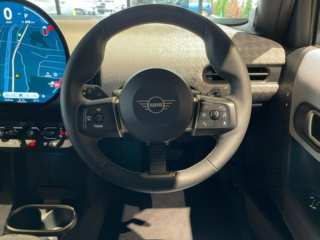 ＭＩＮＩ クーパーＳ　フェイバリット・トリム　認定中古車　２年保証　フェイバードトリム　１７インチＡＷ　Ｈａｒｍａｎ／Ｋａｒｄｏｎ　ステアリングヒーター　ヘッドアップディスプレイ　アクティブクルーズコントロール　全周囲カメラ　衝突軽減　車線逸脱（9枚目）