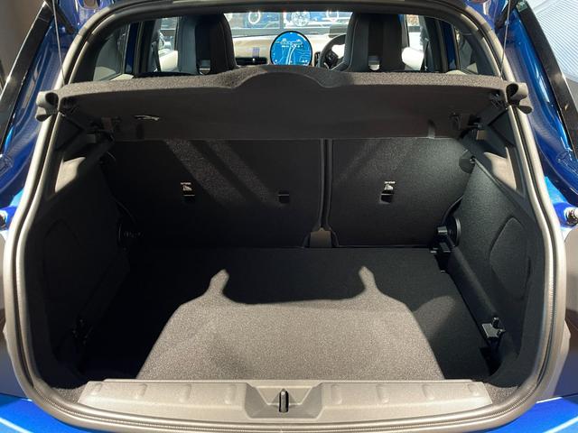 ＭＩＮＩ クーパーＳ　フェイバリット・トリム　認定中古車　２年保証　フェイバードトリム　１７インチＡＷ　Ｈａｒｍａｎ／Ｋａｒｄｏｎ　ステアリングヒーター　ヘッドアップディスプレイ　アクティブクルーズコントロール　全周囲カメラ　衝突軽減　車線逸脱（14枚目）