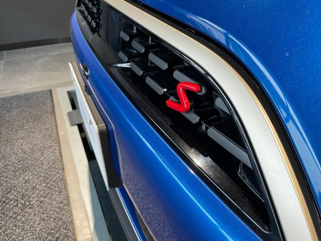 ＭＩＮＩ クーパーＳ　フェイバリット・トリム　認定中古車　２年保証　フェイバードトリム　１７インチＡＷ　Ｈａｒｍａｎ／Ｋａｒｄｏｎ　ステアリングヒーター　ヘッドアップディスプレイ　アクティブクルーズコントロール　全周囲カメラ　衝突軽減　車線逸脱（18枚目）