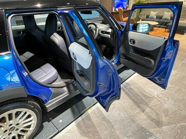 ＭＩＮＩ クーパーＳ　フェイバリット・トリム　認定中古車　２年保証　フェイバードトリム　１７インチＡＷ　Ｈａｒｍａｎ／Ｋａｒｄｏｎ　ステアリングヒーター　ヘッドアップディスプレイ　アクティブクルーズコントロール　全周囲カメラ　衝突軽減　車線逸脱（28枚目）