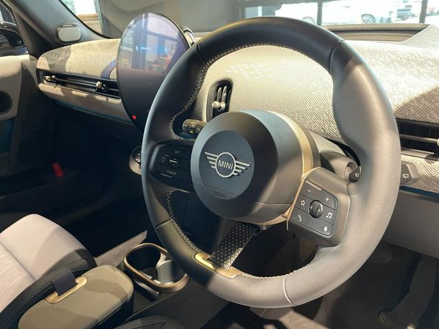 ＭＩＮＩ クーパーＳ　フェイバリット・トリム　認定中古車　２年保証　フェイバードトリム　１７インチＡＷ　Ｈａｒｍａｎ／Ｋａｒｄｏｎ　ステアリングヒーター　ヘッドアップディスプレイ　アクティブクルーズコントロール　全周囲カメラ　衝突軽減　車線逸脱（30枚目）