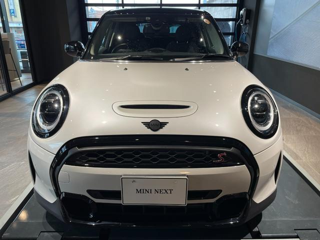 ＭＩＮＩ クーパーＳＤプレミアム＋パッケージクラシック・トリム　認定中古車　２年保証　１７インチＡＷ　アクティブクルーズコントロール　フロントシートヒーター　リヤカメラ　前後センサー　ＬＥＤヘッドライト　衝突軽減　車線逸脱　コンフォートアクセス　純正ＨＤＤナビ（3枚目）