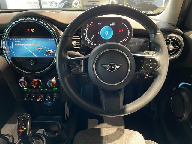 ＭＩＮＩ クーパーＳＤプレミアム＋パッケージクラシック・トリム　認定中古車　２年保証　１７インチＡＷ　アクティブクルーズコントロール　フロントシートヒーター　リヤカメラ　前後センサー　ＬＥＤヘッドライト　衝突軽減　車線逸脱　コンフォートアクセス　純正ＨＤＤナビ（10枚目）