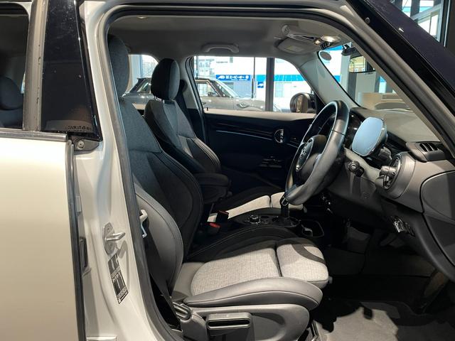 ＭＩＮＩ クーパーＳＤプレミアム＋パッケージクラシック・トリム　認定中古車　２年保証　１７インチＡＷ　アクティブクルーズコントロール　フロントシートヒーター　リヤカメラ　前後センサー　ＬＥＤヘッドライト　衝突軽減　車線逸脱　コンフォートアクセス　純正ＨＤＤナビ（11枚目）