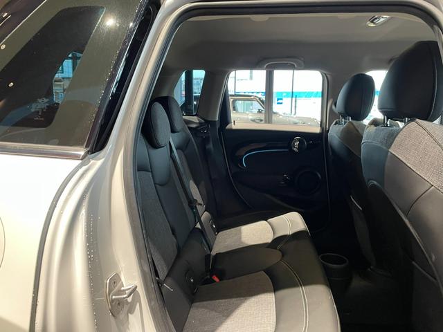 ＭＩＮＩ クーパーＳＤプレミアム＋パッケージクラシック・トリム　認定中古車　２年保証　１７インチＡＷ　アクティブクルーズコントロール　フロントシートヒーター　リヤカメラ　前後センサー　ＬＥＤヘッドライト　衝突軽減　車線逸脱　コンフォートアクセス　純正ＨＤＤナビ（13枚目）