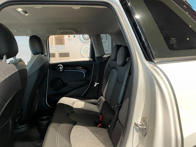 ＭＩＮＩ クーパーＳＤプレミアム＋パッケージクラシック・トリム　認定中古車　２年保証　１７インチＡＷ　アクティブクルーズコントロール　フロントシートヒーター　リヤカメラ　前後センサー　ＬＥＤヘッドライト　衝突軽減　車線逸脱　コンフォートアクセス　純正ＨＤＤナビ（14枚目）