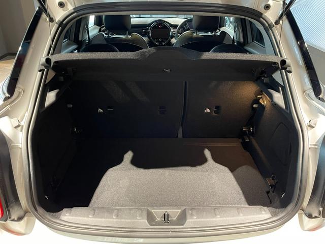 ＭＩＮＩ クーパーＳＤプレミアム＋パッケージクラシック・トリム　認定中古車　２年保証　１７インチＡＷ　アクティブクルーズコントロール　フロントシートヒーター　リヤカメラ　前後センサー　ＬＥＤヘッドライト　衝突軽減　車線逸脱　コンフォートアクセス　純正ＨＤＤナビ（15枚目）