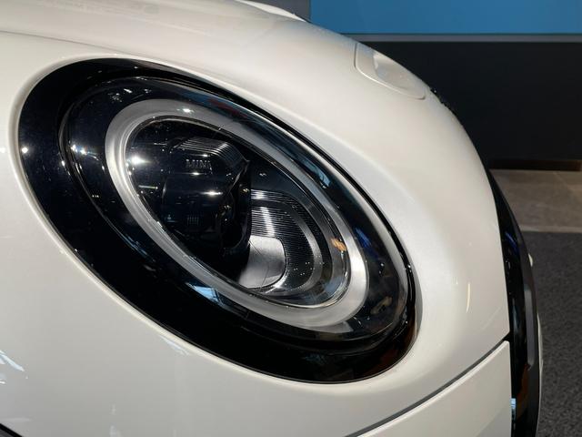 ＭＩＮＩ クーパーＳＤプレミアム＋パッケージクラシック・トリム　認定中古車　２年保証　１７インチＡＷ　アクティブクルーズコントロール　フロントシートヒーター　リヤカメラ　前後センサー　ＬＥＤヘッドライト　衝突軽減　車線逸脱　コンフォートアクセス　純正ＨＤＤナビ（19枚目）