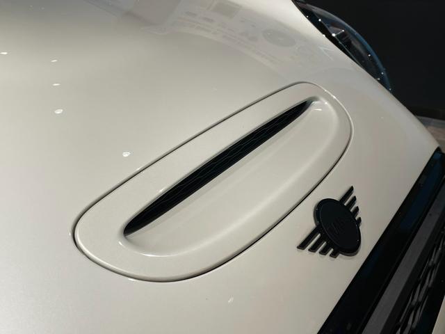 ＭＩＮＩ クーパーＳＤプレミアム＋パッケージクラシック・トリム　認定中古車　２年保証　１７インチＡＷ　アクティブクルーズコントロール　フロントシートヒーター　リヤカメラ　前後センサー　ＬＥＤヘッドライト　衝突軽減　車線逸脱　コンフォートアクセス　純正ＨＤＤナビ（20枚目）