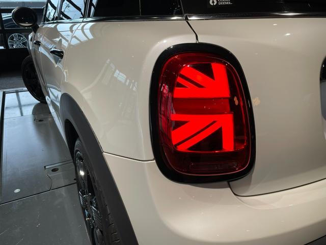 ＭＩＮＩ クーパーＳＤプレミアム＋パッケージクラシック・トリム　認定中古車　２年保証　１７インチＡＷ　アクティブクルーズコントロール　フロントシートヒーター　リヤカメラ　前後センサー　ＬＥＤヘッドライト　衝突軽減　車線逸脱　コンフォートアクセス　純正ＨＤＤナビ（27枚目）