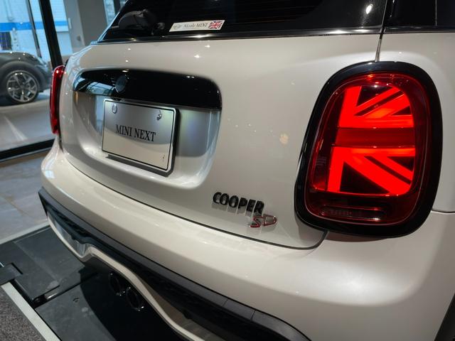 ＭＩＮＩ クーパーＳＤプレミアム＋パッケージクラシック・トリム　認定中古車　２年保証　１７インチＡＷ　アクティブクルーズコントロール　フロントシートヒーター　リヤカメラ　前後センサー　ＬＥＤヘッドライト　衝突軽減　車線逸脱　コンフォートアクセス　純正ＨＤＤナビ（28枚目）