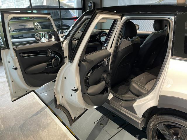 ＭＩＮＩ クーパーＳＤプレミアム＋パッケージクラシック・トリム　認定中古車　２年保証　１７インチＡＷ　アクティブクルーズコントロール　フロントシートヒーター　リヤカメラ　前後センサー　ＬＥＤヘッドライト　衝突軽減　車線逸脱　コンフォートアクセス　純正ＨＤＤナビ（31枚目）