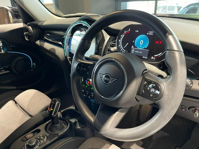ＭＩＮＩ クーパーＳＤプレミアム＋パッケージクラシック・トリム　認定中古車　２年保証　１７インチＡＷ　アクティブクルーズコントロール　フロントシートヒーター　リヤカメラ　前後センサー　ＬＥＤヘッドライト　衝突軽減　車線逸脱　コンフォートアクセス　純正ＨＤＤナビ（32枚目）
