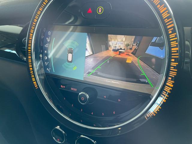 ＭＩＮＩ クーパーＳＤプレミアム＋パッケージクラシック・トリム　認定中古車　２年保証　１７インチＡＷ　アクティブクルーズコントロール　フロントシートヒーター　リヤカメラ　前後センサー　ＬＥＤヘッドライト　衝突軽減　車線逸脱　コンフォートアクセス　純正ＨＤＤナビ（37枚目）