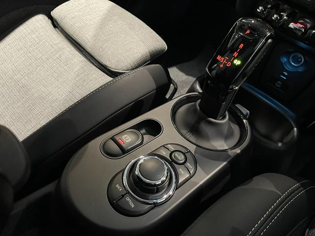 ＭＩＮＩ クーパーＳＤプレミアム＋パッケージクラシック・トリム　認定中古車　２年保証　１７インチＡＷ　アクティブクルーズコントロール　フロントシートヒーター　リヤカメラ　前後センサー　ＬＥＤヘッドライト　衝突軽減　車線逸脱　コンフォートアクセス　純正ＨＤＤナビ（39枚目）