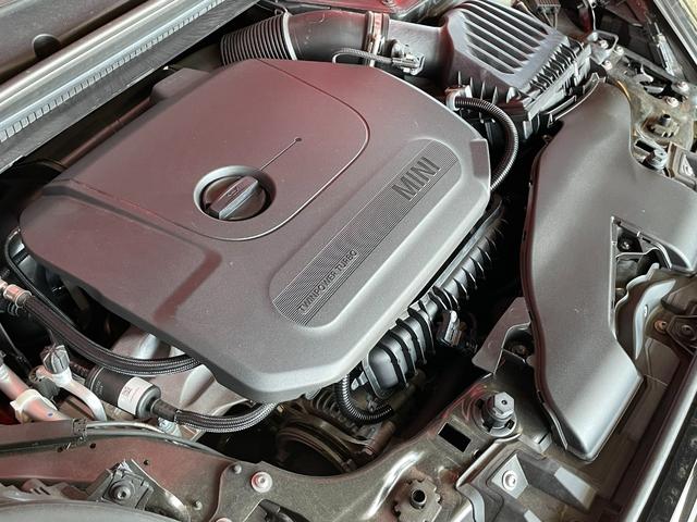 ＭＩＮＩ クーパー　プレミアムプラスパッケージクラシックトリム　認定中古車　２年保証　１６インチＡＷ　ナビ非装着　スポーツシート　社外レザーシートカバー　フロントシートヒーター　クルーズコントロール　リヤカメラ　前後センサー　衝突軽減　ＬＥＤヘッドライト（4枚目）