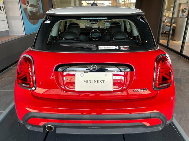ＭＩＮＩ クーパー　プレミアムプラスパッケージクラシックトリム　認定中古車　２年保証　１６インチＡＷ　ナビ非装着　スポーツシート　社外レザーシートカバー　フロントシートヒーター　クルーズコントロール　リヤカメラ　前後センサー　衝突軽減　ＬＥＤヘッドライト（7枚目）