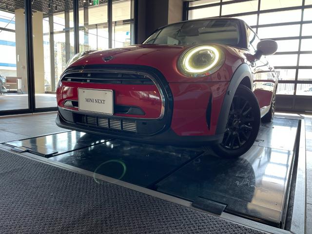 ＭＩＮＩ クーパー　プレミアムプラスパッケージクラシックトリム　認定中古車　２年保証　１６インチＡＷ　ナビ非装着　スポーツシート　社外レザーシートカバー　フロントシートヒーター　クルーズコントロール　リヤカメラ　前後センサー　衝突軽減　ＬＥＤヘッドライト（19枚目）