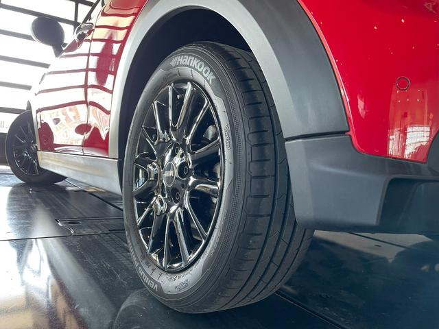 ＭＩＮＩ クーパー　プレミアムプラスパッケージクラシックトリム　認定中古車　２年保証　１６インチＡＷ　ナビ非装着　スポーツシート　社外レザーシートカバー　フロントシートヒーター　クルーズコントロール　リヤカメラ　前後センサー　衝突軽減　ＬＥＤヘッドライト（26枚目）