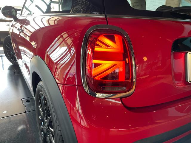 ＭＩＮＩ クーパー　プレミアムプラスパッケージクラシックトリム　認定中古車　２年保証　１６インチＡＷ　ナビ非装着　スポーツシート　社外レザーシートカバー　フロントシートヒーター　クルーズコントロール　リヤカメラ　前後センサー　衝突軽減　ＬＥＤヘッドライト（27枚目）