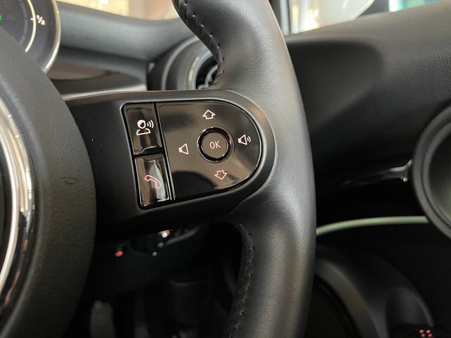 ＭＩＮＩ クーパー　プレミアムプラスパッケージクラシックトリム　認定中古車　２年保証　１６インチＡＷ　ナビ非装着　スポーツシート　社外レザーシートカバー　フロントシートヒーター　クルーズコントロール　リヤカメラ　前後センサー　衝突軽減　ＬＥＤヘッドライト（37枚目）