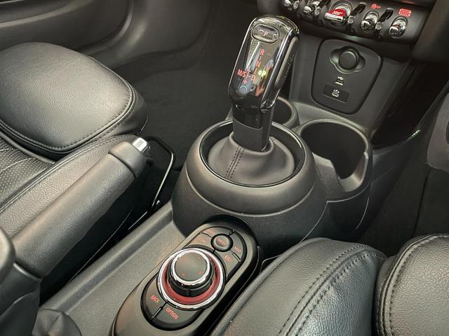 ＭＩＮＩ クーパー　プレミアムプラスパッケージクラシックトリム　認定中古車　２年保証　１６インチＡＷ　ナビ非装着　スポーツシート　社外レザーシートカバー　フロントシートヒーター　クルーズコントロール　リヤカメラ　前後センサー　衝突軽減　ＬＥＤヘッドライト（40枚目）