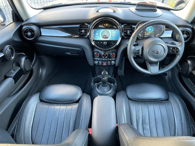 ＭＩＮＩ クーパー　プレミアムプラスパッケージクラシックトリム　認定中古車　２年保証　１６インチＡＷ　ナビ非装着　スポーツシート　社外レザーシートカバー　フロントシートヒーター　クルーズコントロール　リヤカメラ　前後センサー　衝突軽減　ＬＥＤヘッドライト（41枚目）