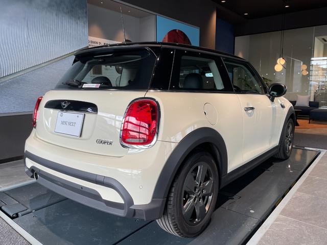 ＭＩＮＩ クーパー　クラシック・トリム　認定中古車　２年保証　純正ＨＤＤナビゲーション　１６インチＡＷ　クルーズコントロール　リヤカメラ　前後センサー　ＬＥＤヘッドライト　衝突警告　車線逸脱　ＵＳＢ　コンフォートアクセス（9枚目）
