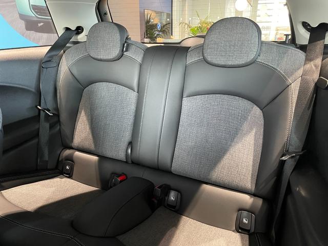 ＭＩＮＩ クーパー　クラシック・トリム　認定中古車　２年保証　純正ＨＤＤナビゲーション　１６インチＡＷ　クルーズコントロール　リヤカメラ　前後センサー　ＬＥＤヘッドライト　衝突警告　車線逸脱　ＵＳＢ　コンフォートアクセス（15枚目）
