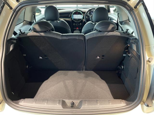 ＭＩＮＩ クーパー　クラシック・トリム　認定中古車　２年保証　純正ＨＤＤナビゲーション　１６インチＡＷ　クルーズコントロール　リヤカメラ　前後センサー　ＬＥＤヘッドライト　衝突警告　車線逸脱　ＵＳＢ　コンフォートアクセス（16枚目）