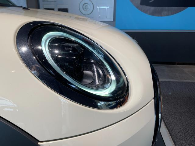 ＭＩＮＩ クーパー　クラシック・トリム　認定中古車　２年保証　純正ＨＤＤナビゲーション　１６インチＡＷ　クルーズコントロール　リヤカメラ　前後センサー　ＬＥＤヘッドライト　衝突警告　車線逸脱　ＵＳＢ　コンフォートアクセス（18枚目）