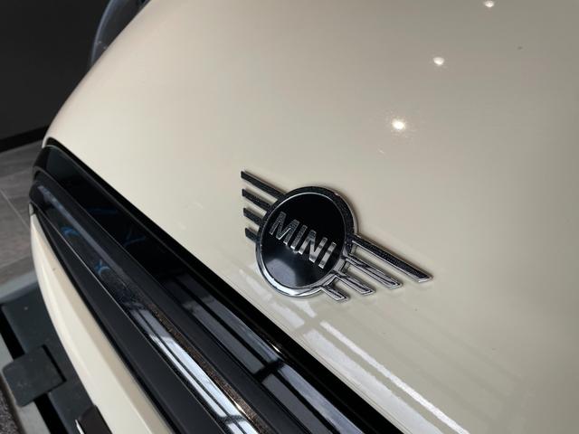 ＭＩＮＩ クーパー　クラシック・トリム　認定中古車　２年保証　純正ＨＤＤナビゲーション　１６インチＡＷ　クルーズコントロール　リヤカメラ　前後センサー　ＬＥＤヘッドライト　衝突警告　車線逸脱　ＵＳＢ　コンフォートアクセス（19枚目）