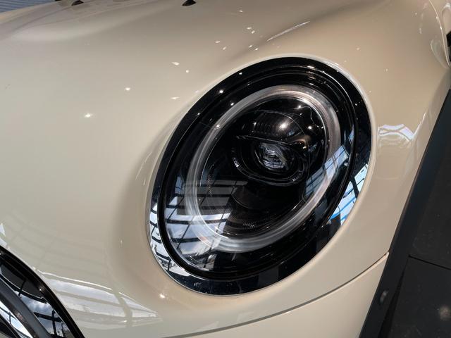 ＭＩＮＩ クーパー　クラシック・トリム　認定中古車　２年保証　純正ＨＤＤナビゲーション　１６インチＡＷ　クルーズコントロール　リヤカメラ　前後センサー　ＬＥＤヘッドライト　衝突警告　車線逸脱　ＵＳＢ　コンフォートアクセス（20枚目）