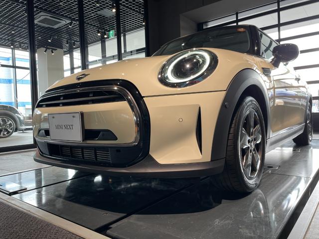 ＭＩＮＩ クーパー　クラシック・トリム　認定中古車　２年保証　純正ＨＤＤナビゲーション　１６インチＡＷ　クルーズコントロール　リヤカメラ　前後センサー　ＬＥＤヘッドライト　衝突警告　車線逸脱　ＵＳＢ　コンフォートアクセス（21枚目）