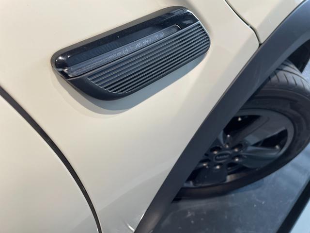 ＭＩＮＩ クーパー　クラシック・トリム　認定中古車　２年保証　純正ＨＤＤナビゲーション　１６インチＡＷ　クルーズコントロール　リヤカメラ　前後センサー　ＬＥＤヘッドライト　衝突警告　車線逸脱　ＵＳＢ　コンフォートアクセス（22枚目）