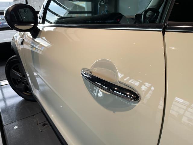 ＭＩＮＩ クーパー　クラシック・トリム　認定中古車　２年保証　純正ＨＤＤナビゲーション　１６インチＡＷ　クルーズコントロール　リヤカメラ　前後センサー　ＬＥＤヘッドライト　衝突警告　車線逸脱　ＵＳＢ　コンフォートアクセス（26枚目）