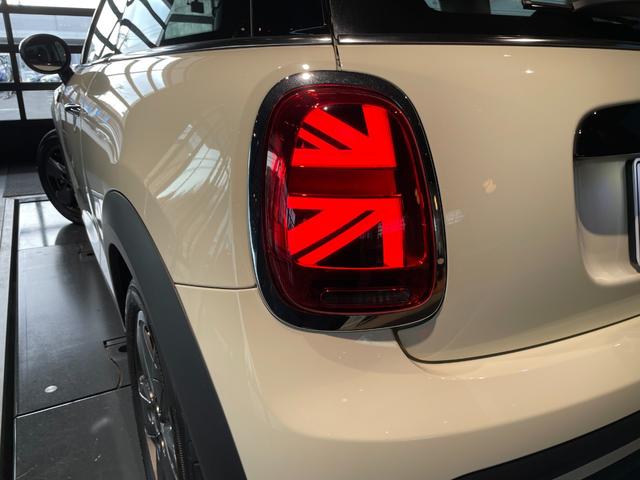 ＭＩＮＩ クーパー　クラシック・トリム　認定中古車　２年保証　純正ＨＤＤナビゲーション　１６インチＡＷ　クルーズコントロール　リヤカメラ　前後センサー　ＬＥＤヘッドライト　衝突警告　車線逸脱　ＵＳＢ　コンフォートアクセス（28枚目）