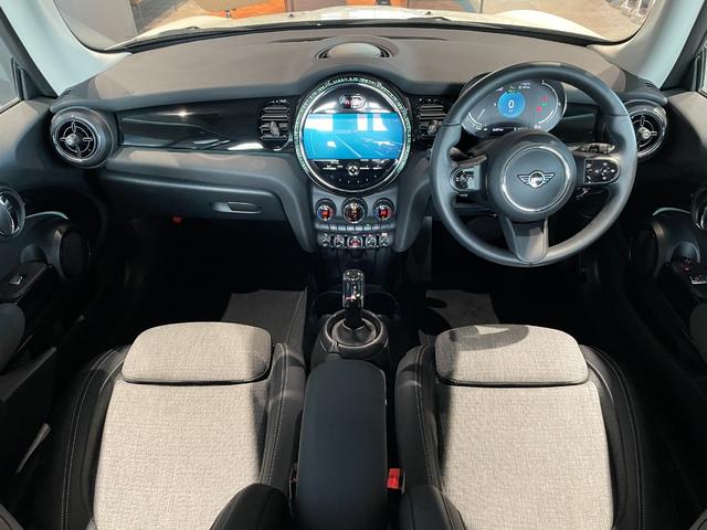 ＭＩＮＩ クーパー　クラシック・トリム　認定中古車　２年保証　純正ＨＤＤナビゲーション　１６インチＡＷ　クルーズコントロール　リヤカメラ　前後センサー　ＬＥＤヘッドライト　衝突警告　車線逸脱　ＵＳＢ　コンフォートアクセス（38枚目）