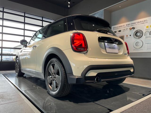 ＭＩＮＩ クーパー　クラシック・トリム　認定中古車　２年保証　純正ＨＤＤナビゲーション　１６インチＡＷ　クルーズコントロール　リヤカメラ　前後センサー　ＬＥＤヘッドライト　衝突警告　車線逸脱　ＵＳＢ　コンフォートアクセス（39枚目）
