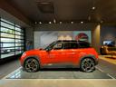 ＭＩＮＩ エースマンＳＥ　フェイバリット・トリム　認定中古車　２年保証　フェイバードトリム　ヘッドアップディスプレイ　１９インチＡＷ　Ｈａｒｍａｎ／Ｋａｒｄｏｎ　アクティブクルーズコントロール　全周囲カメラ　衝突軽減　車線逸脱　ステアリングヒーター（6枚目）