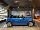 ＭＩＮＩ クーパーＳ　フェイバリット・トリム　認定中古車　２年保証　フェイバードトリム　１７インチＡＷ　Ｈａｒｍａｎ／Ｋａｒｄｏｎ　ステアリングヒーター　ヘッドアップディスプレイ　アクティブクルーズコントロール　全周囲カメラ　衝突軽減　車線逸脱（5枚目）