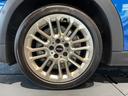 ＭＩＮＩ クーパーＳ　フェイバリット・トリム　認定中古車　２年保証　フェイバードトリム　１７インチＡＷ　Ｈａｒｍａｎ／Ｋａｒｄｏｎ　ステアリングヒーター　ヘッドアップディスプレイ　アクティブクルーズコントロール　全周囲カメラ　衝突軽減　車線逸脱（8枚目）