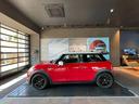 ＭＩＮＩ クーパー　プレミアムプラスパッケージクラシックトリム　認定中古車　２年保証　１６インチＡＷ　ナビ非装着　スポーツシート　社外レザーシートカバー　フロントシートヒーター　クルーズコントロール　リヤカメラ　前後センサー　衝突軽減　ＬＥＤヘッドライト（6枚目）
